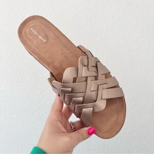 Easy Spirit Gold Leather Woven Marsha Sandal Sz 11 NWOB